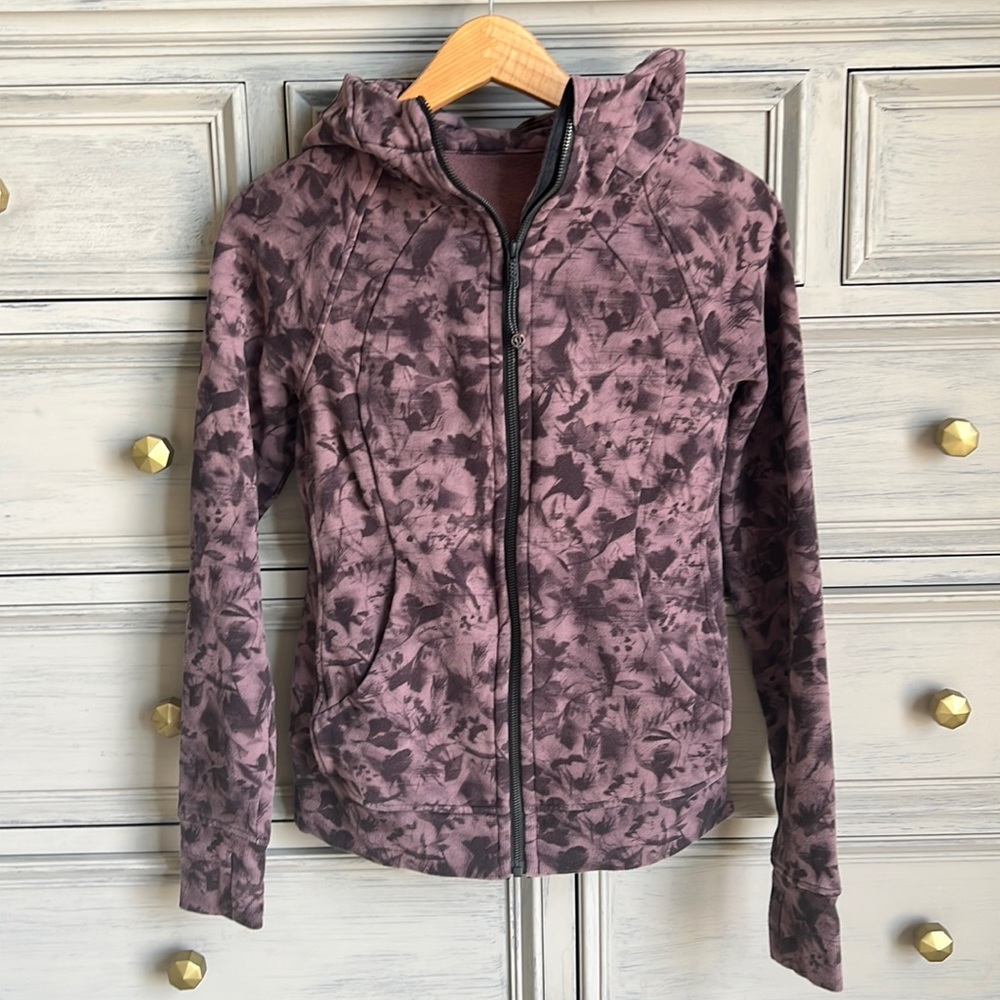 Lululemon Scuba sweatshirt size 6.